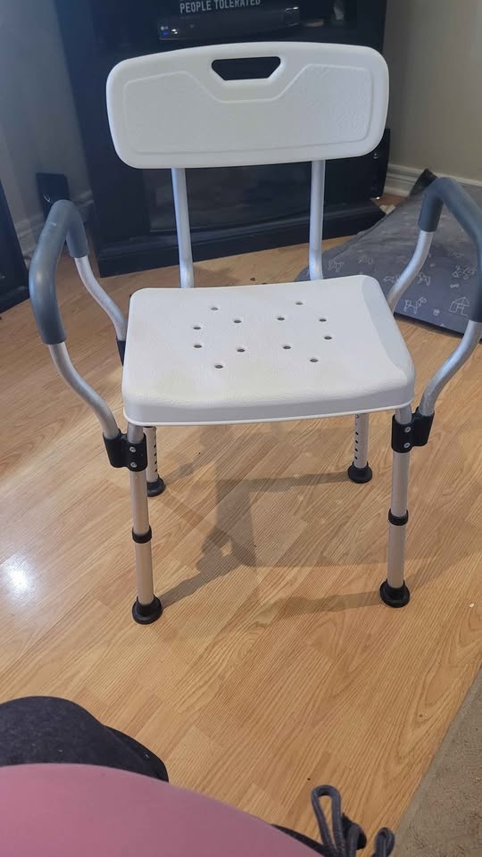Shower chair for seniors, pregnant women, or handicap - photo 2