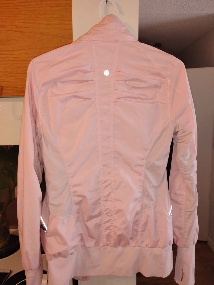 Women's Lululemon Running Jacket Size 6 - photo 2