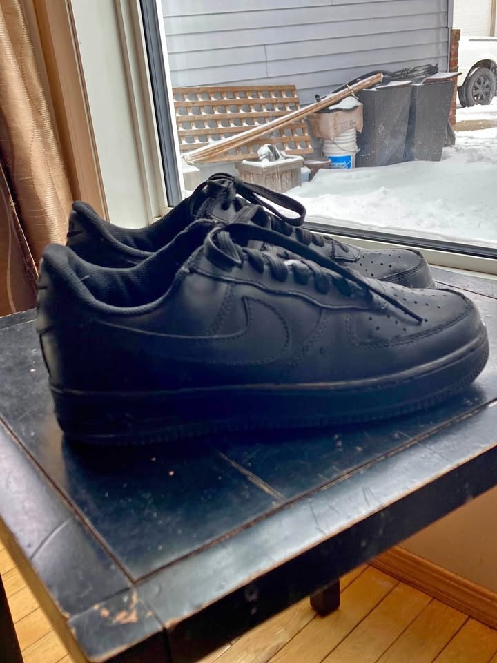 nike black Air Force One need gone
