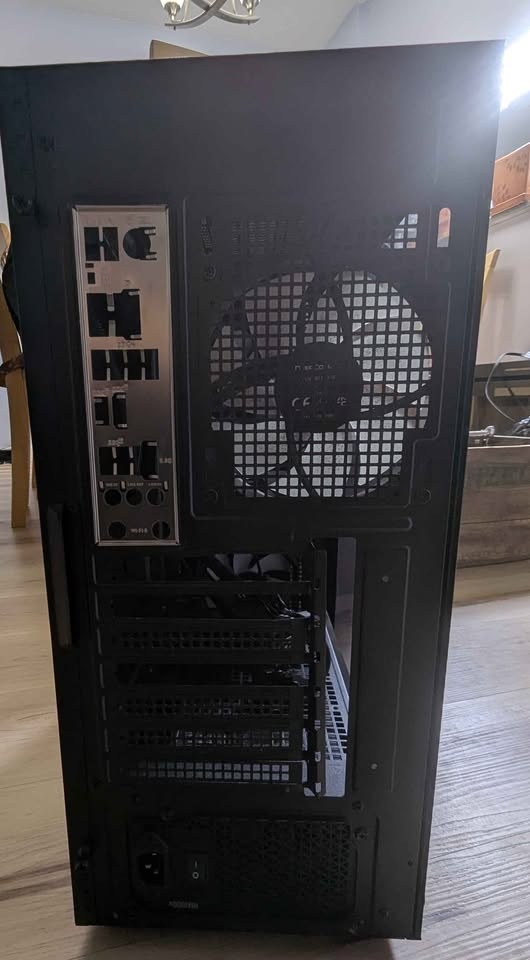 Deep Cool PC Case - Empty - Gently Used - photo 2