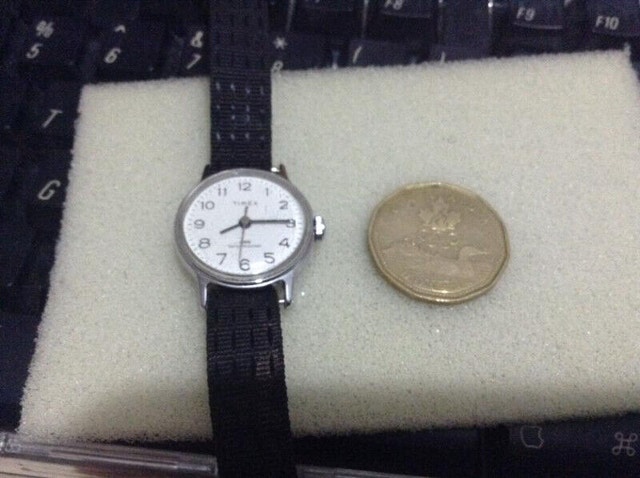 Vintage Hand Wind Timex Lady Watch, don't need battery, works - photo 3