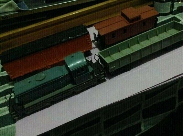 Rare Vintage Germany HO Scale Train Set (Engine + 3 Freight) - photo 3