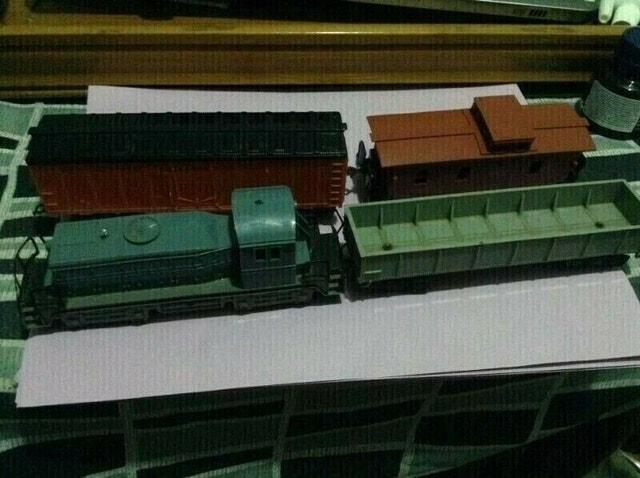 Rare Vintage Germany HO Scale Train Set (Engine + 3 Freight) - photo 5