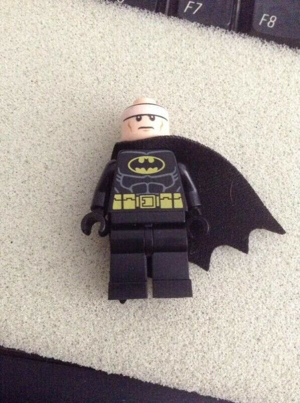 LEGO Batman Minifigure - photo 2