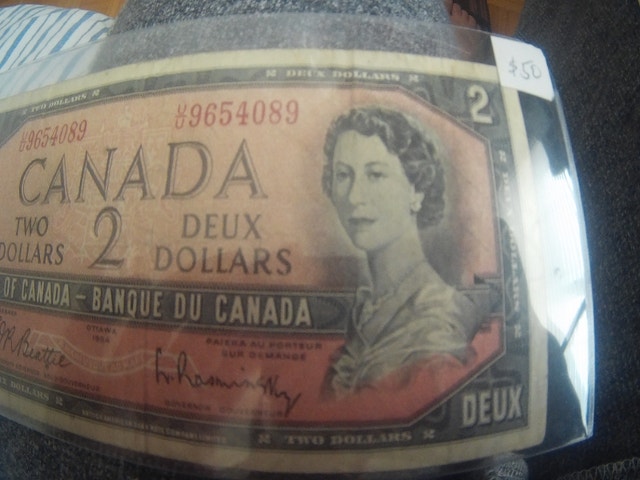 Antique Canada Queen Elizabeth II Two Dollar Banknote - photo 2
