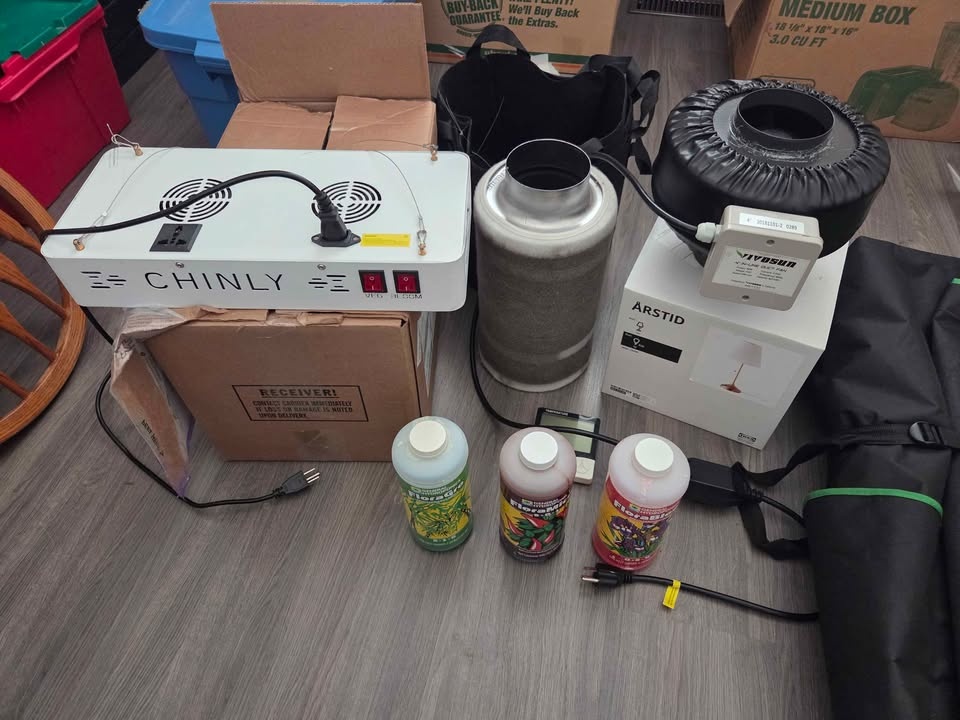 Vivosun Grow Tent w/ Accessories - photo 2