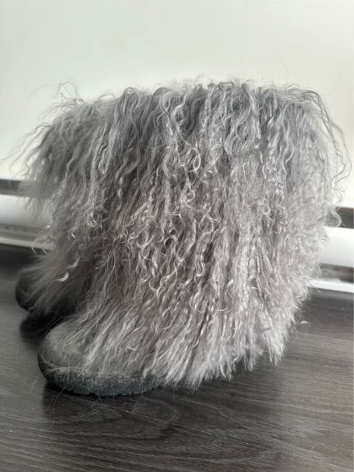 Bearpaw Fluffy Fur Boots in Charcoal (Real Lamb Fur) - Size 5 - photo 4