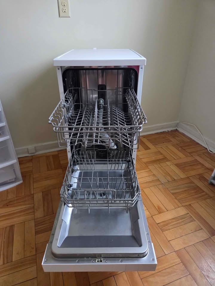 Danby 18″ Portable Dishwasher – White – Excellent Condition - photo 4