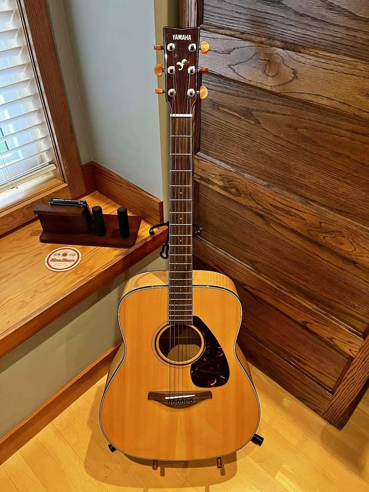 Yamaha FG750S Acoustic Guitar + Hardshell Case