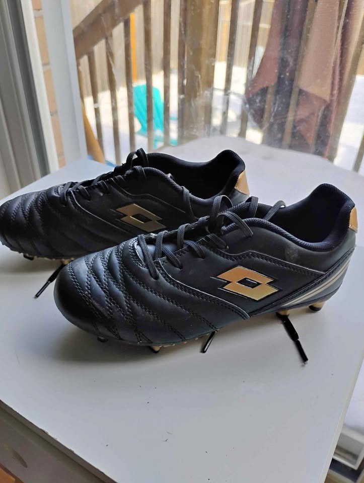 Lotto Unisex Chip Firm Ground Soccer Cleats Size 3 Kids