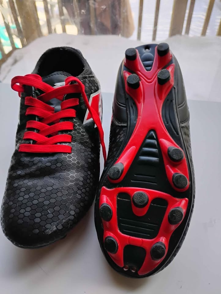 Lotto Storm Soccer Cleats - Kids Size 6 - photo 2