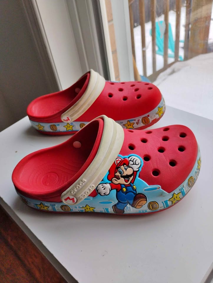 Kids' Crocs Fun Lab Super Mario Lights Clog size 3