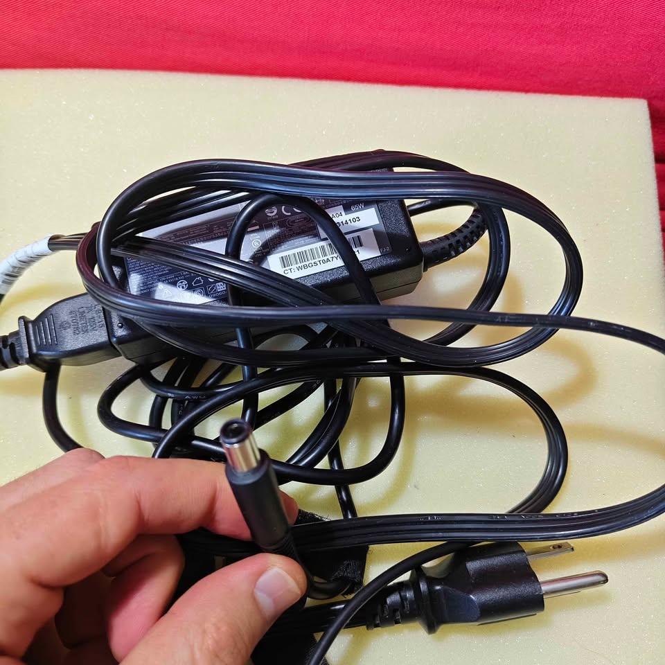 HP 65W Laptop Charger AC Adapter PPP009L-E - photo 2