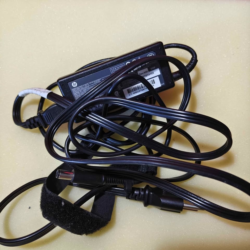 HP 65W Laptop Charger AC Adapter PPP009L-E - photo 3