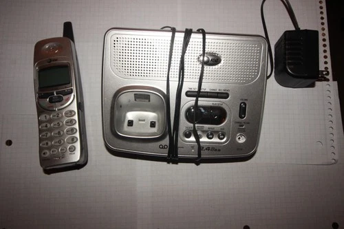AT&T 2.4 GHz Cordless Answering System - Model E2126