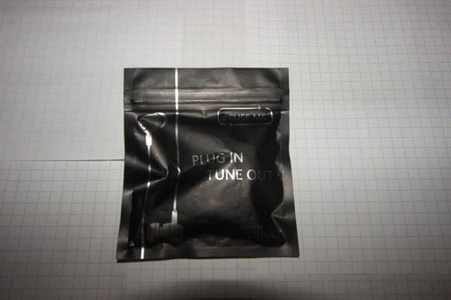 DELTA Airlines Studio "Plug In Tune Out" Earbuds - photo 2