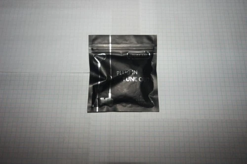 DELTA Airlines Studio "Plug In Tune Out" Earbuds - photo 3