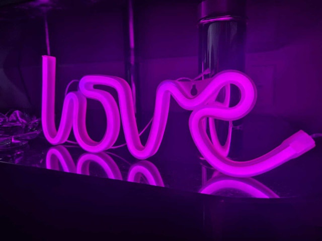 Decorative Items - LOVE Neon, Prayer Flags, Leaves - photo 2