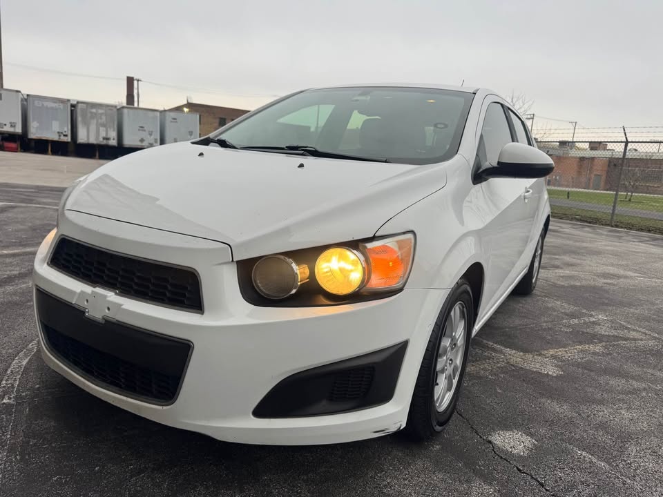 2014 Chevrolet Sonic LT Hatchback 4D - photo 2