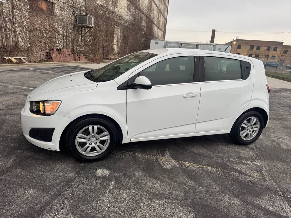 2014 Chevrolet Sonic LT Hatchback 4D - photo 4