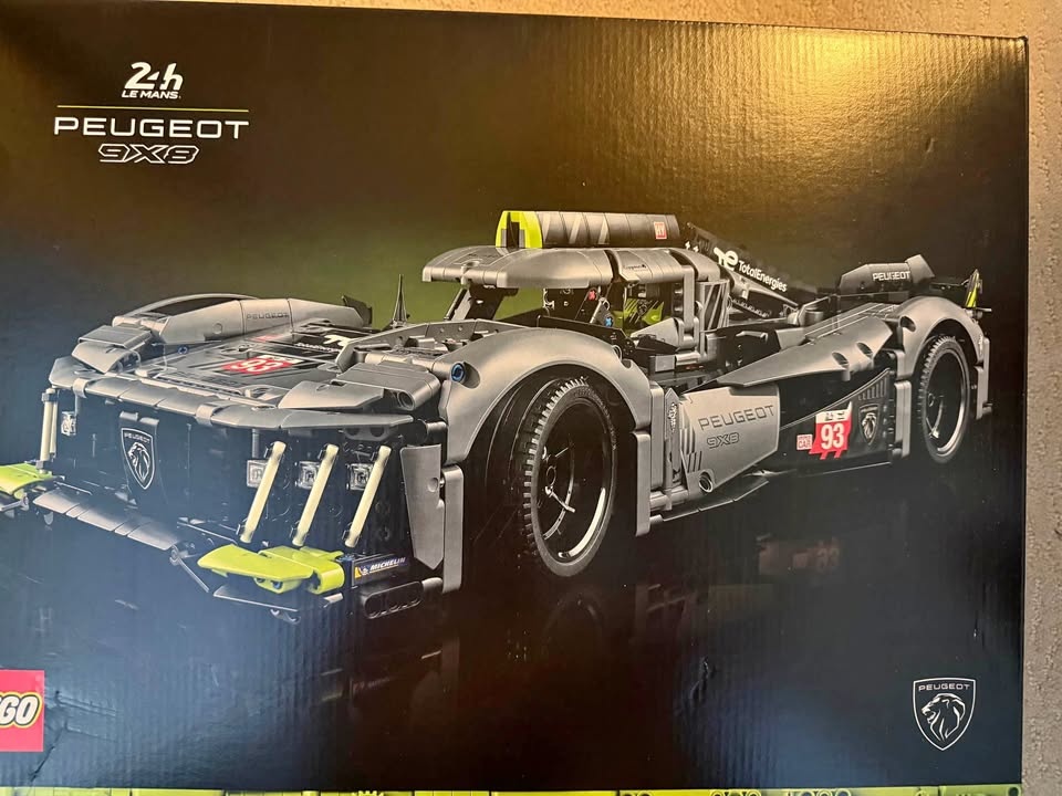 LEGO 42156 Technic Peugeot 9X8 24H Le Mans Hybrid Hypercar