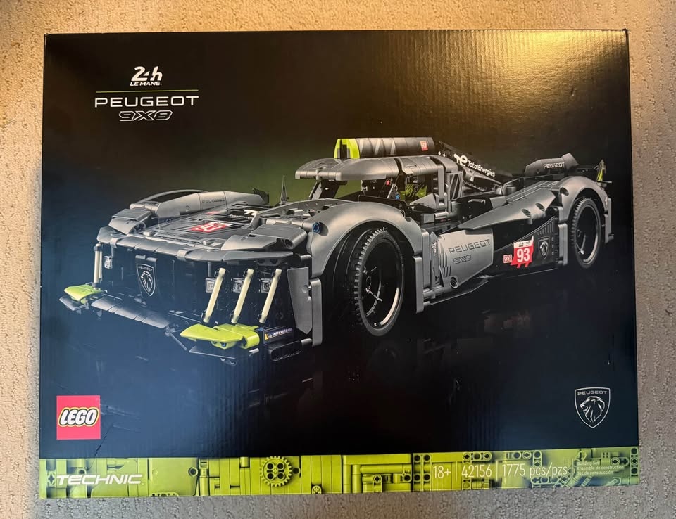 LEGO 42156 Technic Peugeot 9X8 24H Le Mans Hybrid Hypercar - photo 2