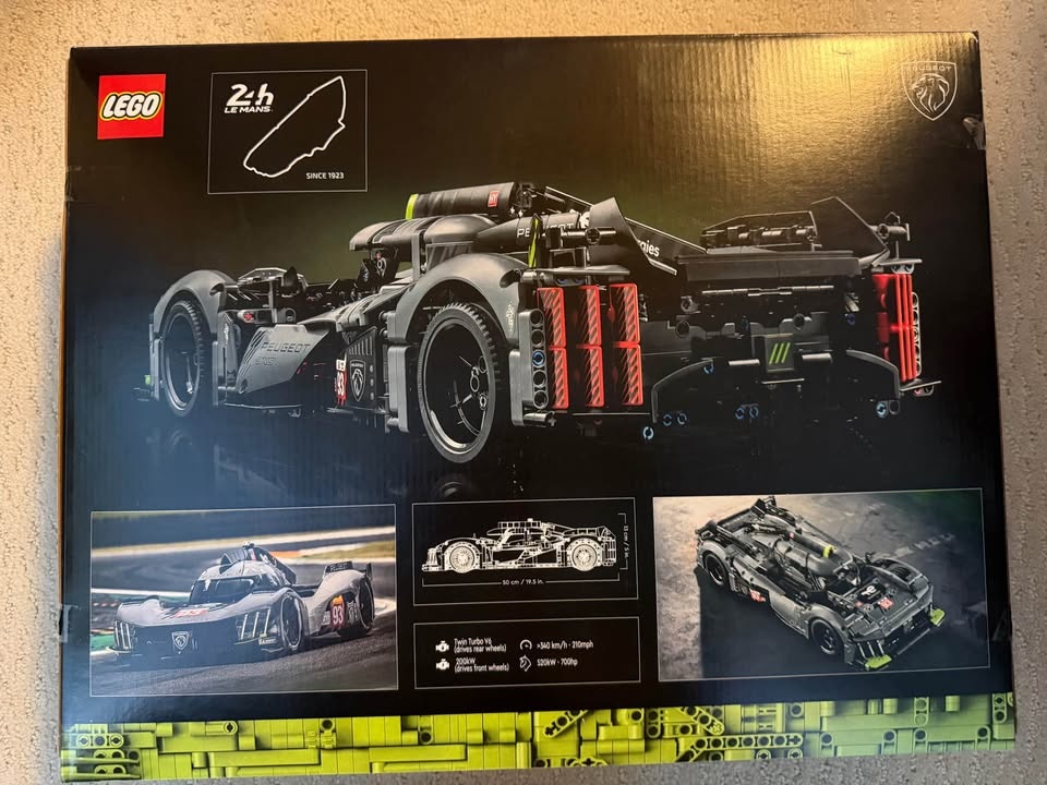 LEGO 42156 Technic Peugeot 9X8 24H Le Mans Hybrid Hypercar - photo 5
