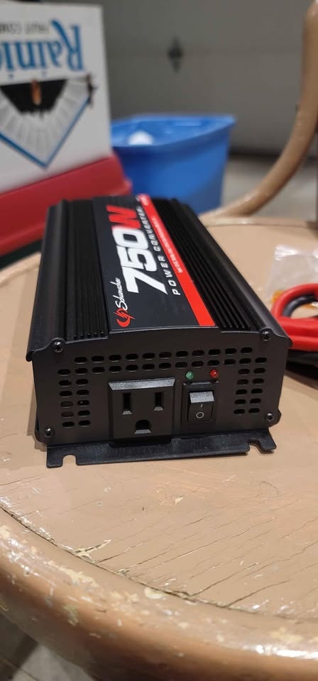 Schumacher 750W Power Converter / Car Power Inverter - photo 3