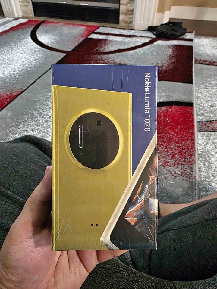 Nokia lumia 1020 red BNIB