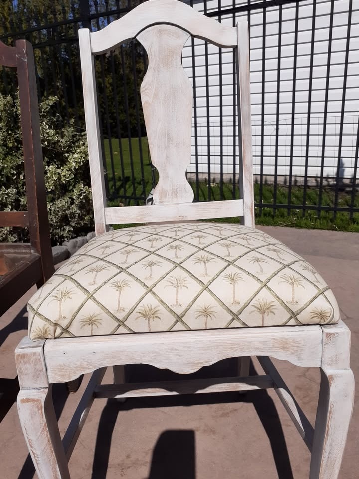 4 Chairs with Palm Tree Design