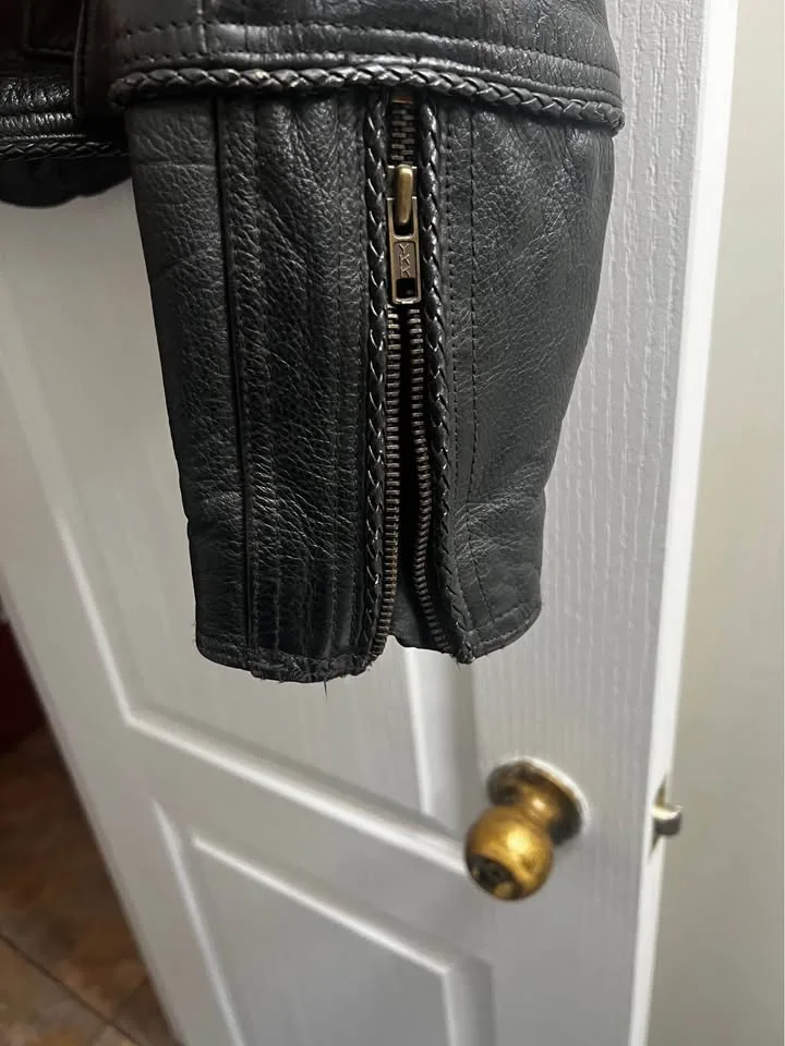 Men’s leather motorcycle jacket size 44 image indicator(5)