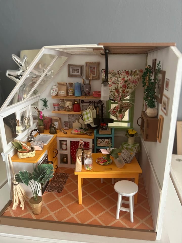 Rolife Jason’s Kitchen Miniature DIY House (Prebuilt) + Display - photo 3