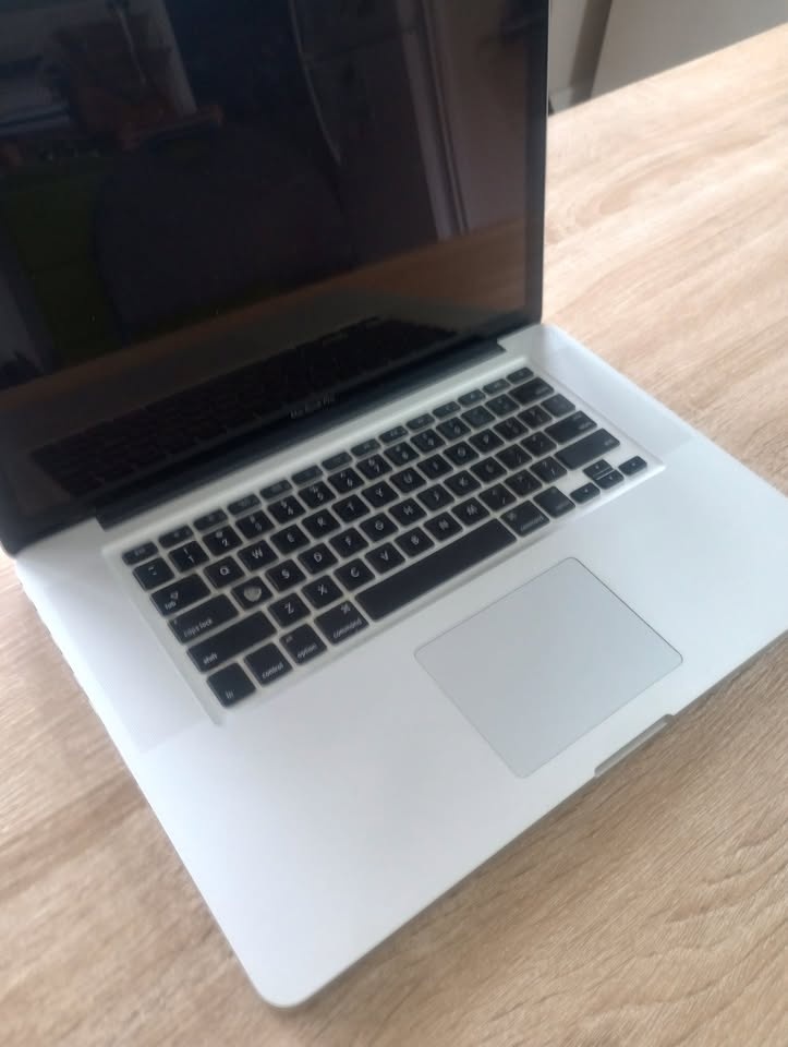 Broken MacBook Pro 15" A1286 (2011) - Power Cable Works - photo 3