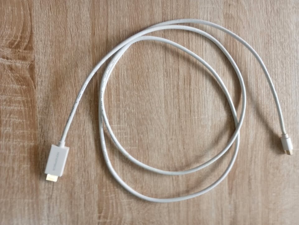 HDMI to Display Port 6 Foot Cable - MacBook Pro