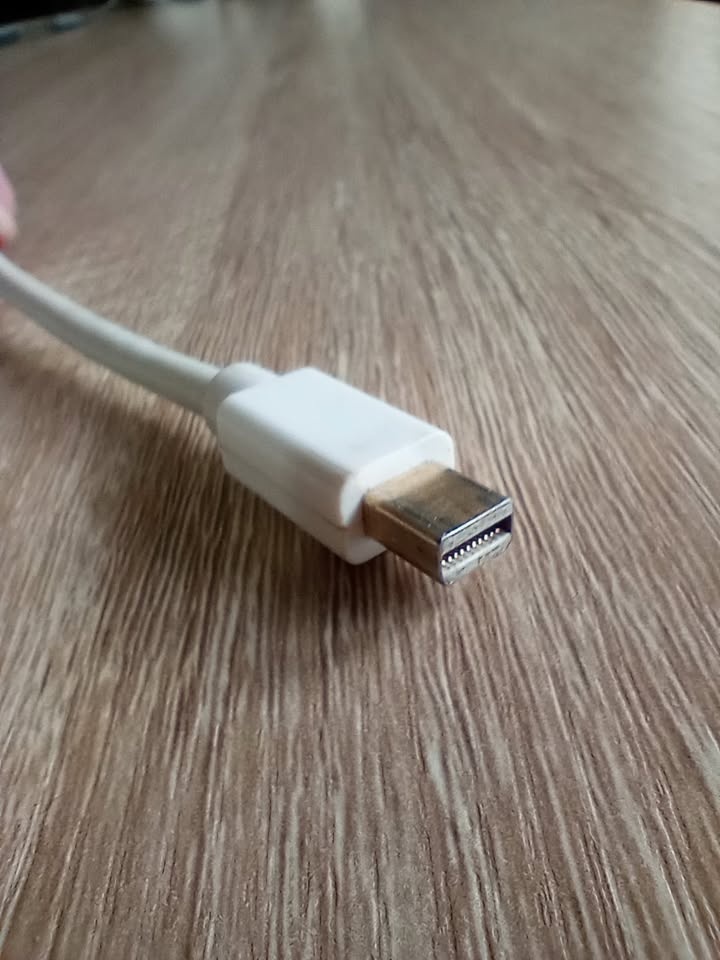 HDMI to Display Port 6 Foot Cable - MacBook Pro - photo 2
