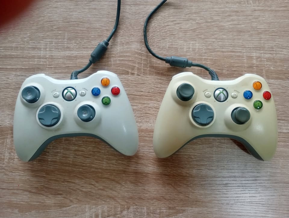 Broken Xbox 360 Wired Controllers (For Parts / Repair)