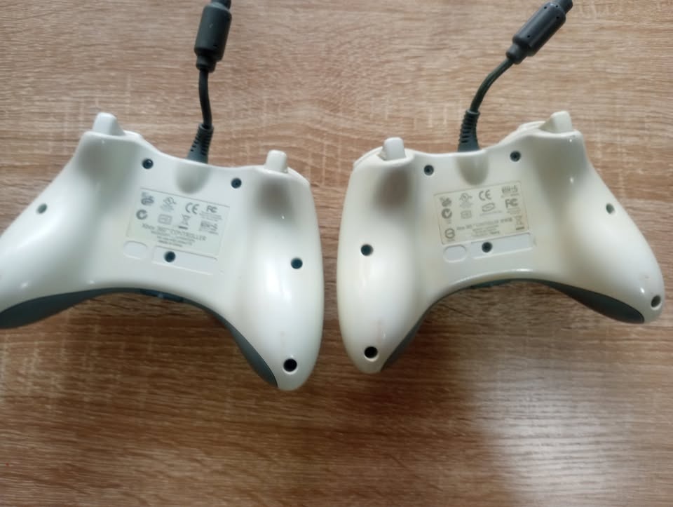 Broken Xbox 360 Wired Controllers (For Parts / Repair) - photo 2
