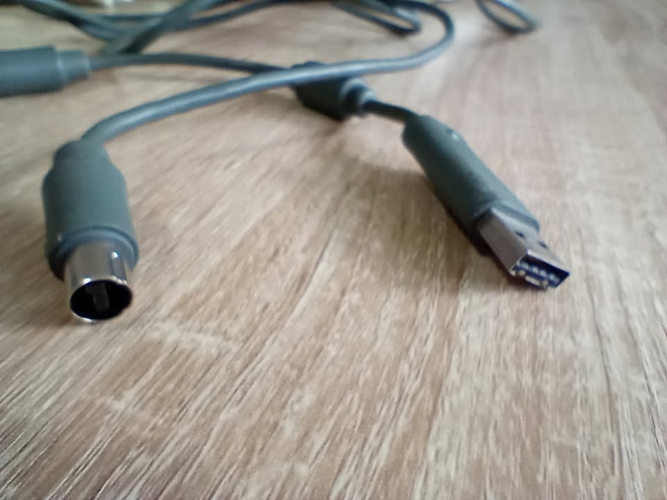 Broken Xbox 360 Wired Controllers (For Parts / Repair) - photo 3