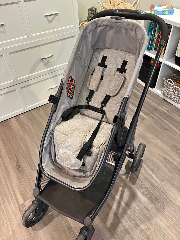Foldable seat/bassinet stroller missing front bar