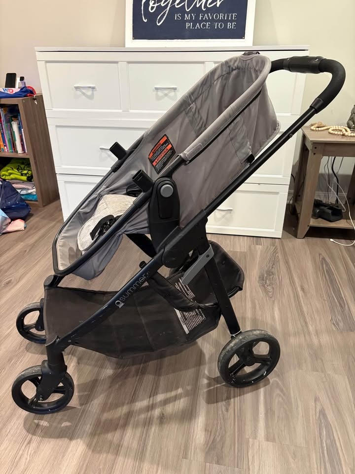 Foldable seat/bassinet stroller missing front bar - photo 2