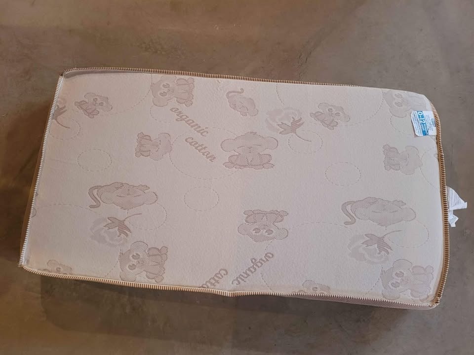 2 Stage Crib Mattress w/ Protectors & Sheet - photo 2