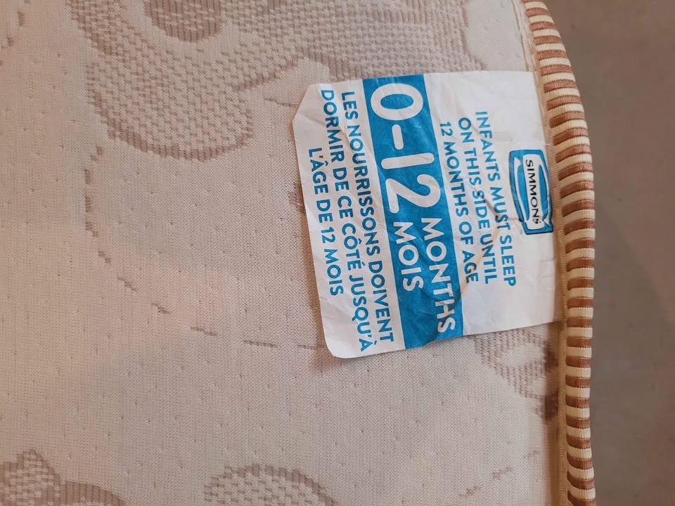 2 Stage Crib Mattress w/ Protectors & Sheet - photo 3