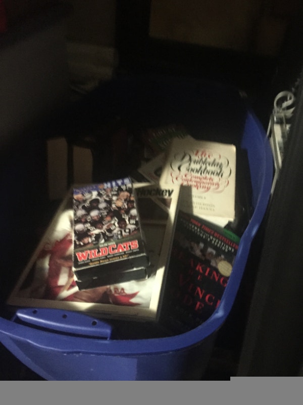 Books, many - photo 4