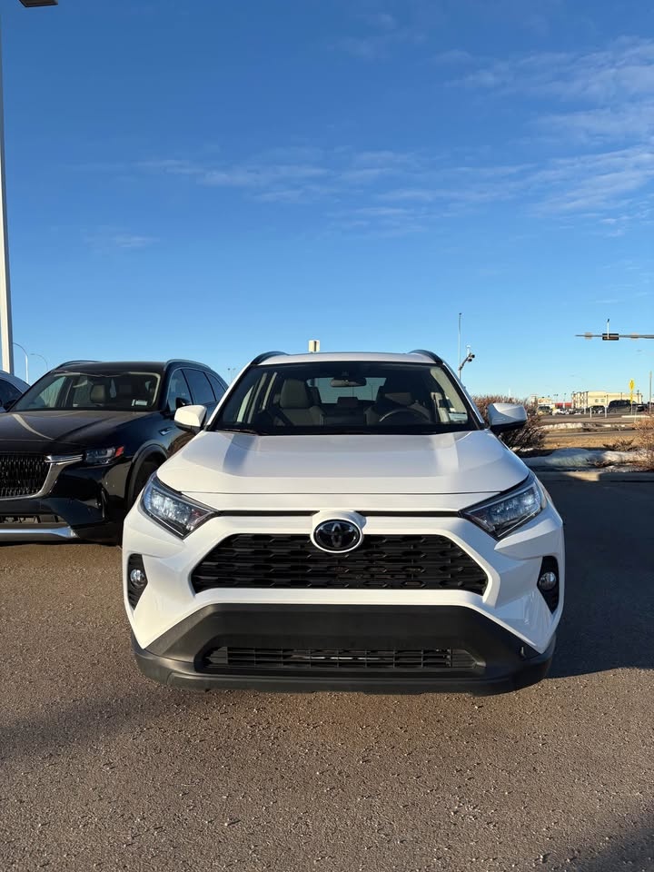 2021 Toyota RAV4 XLE - photo 2