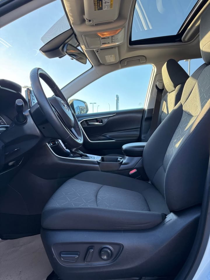 2021 Toyota RAV4 XLE - photo 4