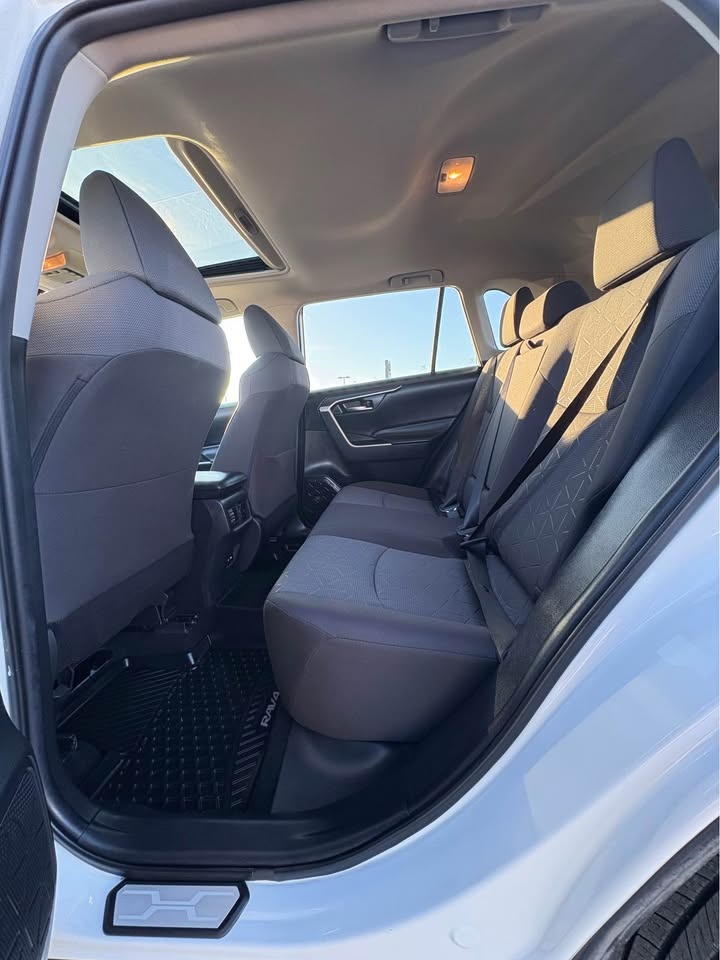 2021 Toyota RAV4 XLE - photo 5