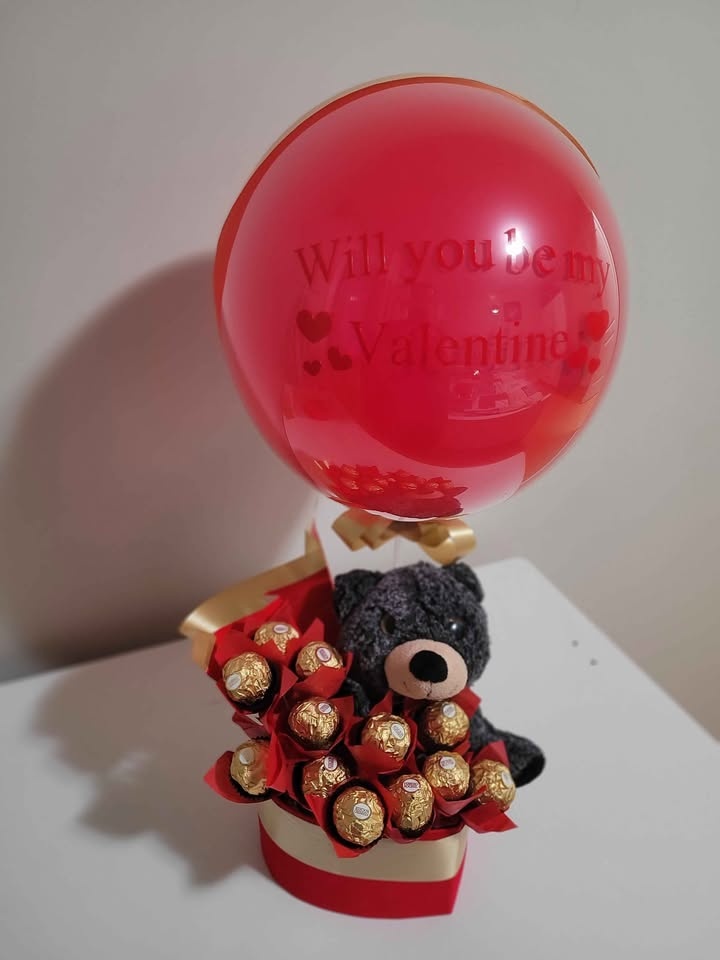 Customized Bobo Balloon Hamper - photo 2