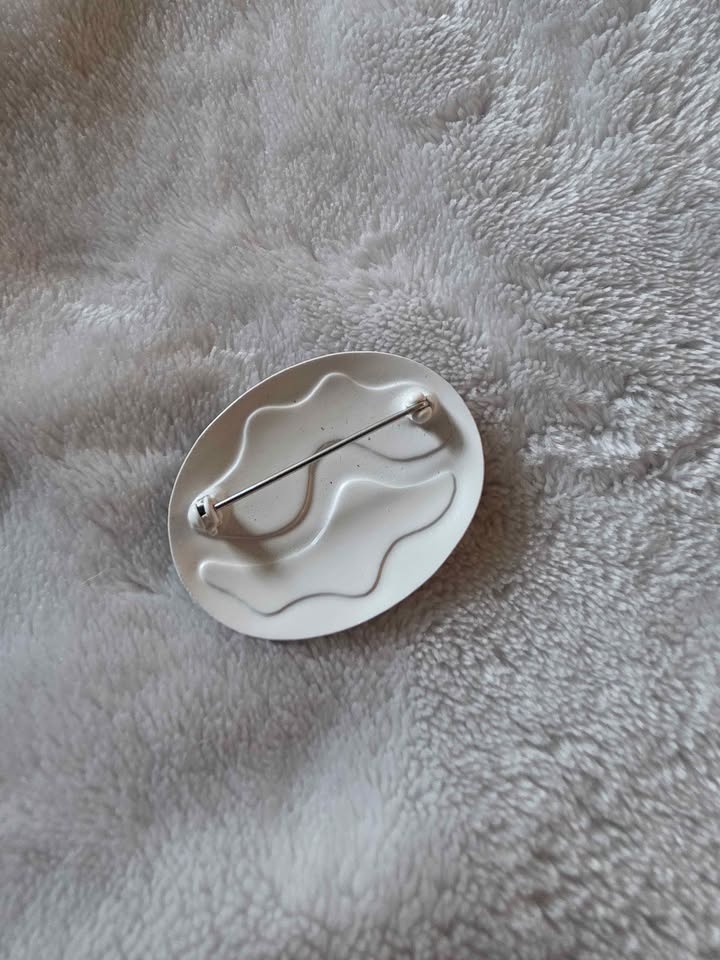 Red and White Brooch - photo 2