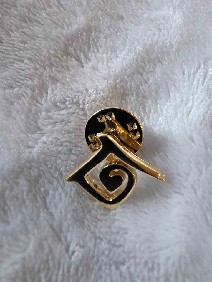 Rare Vintage Signed United Nations Gold Tone Brooch Lapel Pin Ca