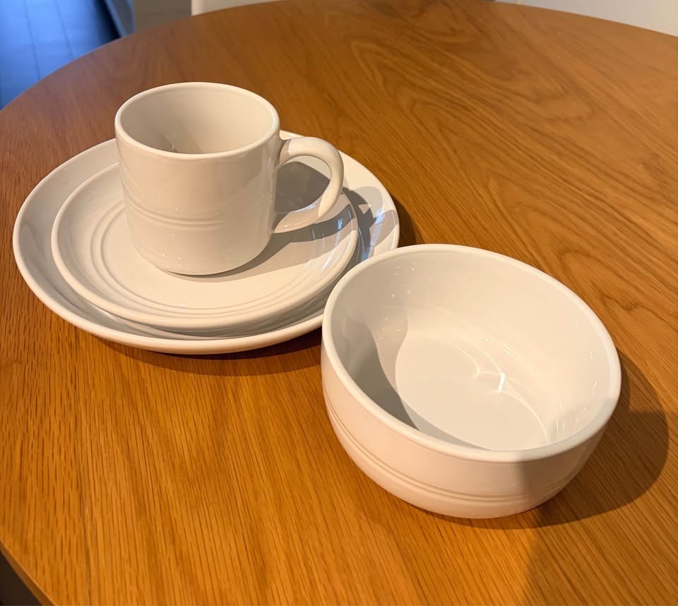 Moving Sale: 16 Piece Stoneware Dinnerware Set - Service for 4 - photo 2